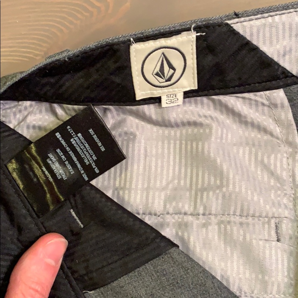 Volcom Shorts - Picture 3 of 3